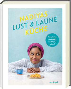 Kochen nach Lust und Laune mit über 90 Rezepten in 8 Geschmacksrichtungen Kennt ihr das? Ihr habt Hunger und braucht ein Essen mit einem ganz bestimmten Geschmack, sei es würzig, mit viel Kräutern, nussig oder süß. Unser Bauch verrät uns meist schon ganz genau, worauf wir Lust haben. Auch Netflix-Köchin Nadiya Hussain kennt dieses Gefühl und hat ihr neues Kochbuch einfach nach ihren Lieblings Geschmacksrichtungen sortiert. Mit den über 90 Rezeptideen von nussig über fruchtig bis pikant zeigt sie die besten Rezepte für jeden »Ich hab heute Lust auf -Moment«: Würziges Harissa-Hähnchen, Rustikale Salbei-Zwiebel-Gnocchi, Süßes Shakshuka oder Kräuterige Schoko-Minz-Rolle sind supereinfach nachzukochen bzw. zu backen und machen Lust auf mehr. - acht Kapitel zu würzig-scharfen, cremig-käsigen, nussigen, pikanten, kräuterigen, rustikalen, fruchtigen und süßen Rezepten - für jede Zeit des Tages, ob fürs Frühstück, Mittagessen, Abendessen, als Snack oder zum Kaffee "Nadiyas Lust- & Laune-Küche" ist erhältlich im Online-Buchshop Honighäuschen.