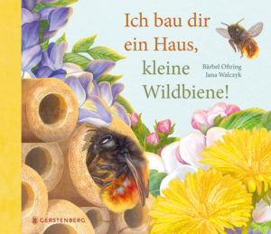 Honighäuschen (Bonn) - Sobald im Frühling die ersten Blumen blühen, fliegen auch schon Wildbienen wie die Gehörnte Mauerbiene auf der Suche nach einem passenden Quartier für ihren Nachwuchs umher. Mit der Schritt-für-Schritt-Anleitung am Ende dieses Buches kann man im Handumdrehen eine Nisthilfe bauen und die faszinierenden Tiere von ganz nah beobachten. Es wird berichtet, wie sich die Gehörnte Mauerbiene vom Ei zur fertigen Biene entwickelt, wie das Jahr einer Erdhummel aussieht und welch wichtige Aufgabe die wilden Verwandten unserer Honigbiene in der Natur haben. Unter den Klappen verbergen sich spannende Informationen zur Lebensweise und Vielfalt dieser interessanten und nützlichen Insekten.