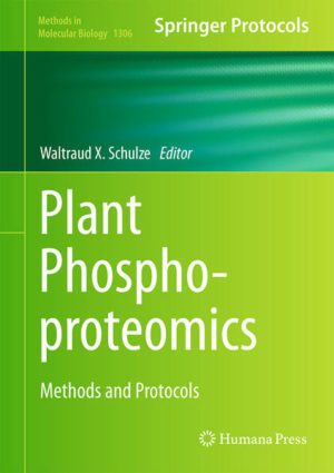 Honighäuschen (Bonn) - This detailed volume addresses recent developments in phosphoproteomic techniques with a particular focus on the plant system. Over the recent decades, proteomic methods were refined to study the significance and dynamics of protein phosphorylation in various biological contexts. However, working with plant tissue imposes particular challenges to the biologist which are attributed to the rigid cell wall making protein extraction more difficult, the skewed protein abundance with Rubisco as a highly abundant protein and a large central vacuole leading to low protein yield and increased degradative enzyme activity. The methodologies in this book seek to move beyond these issues. Written for the Methods in Molecular Biology series, chapters include introductions to their respective topics, lists of the necessary materials and reagents, step-by-step, readily reproducible laboratory protocols and tips on troubleshooting and avoiding known pitfalls.Practical and authoritative, Plant Phosphoproteomics: Methods and Protocols serves as an ideal reference for researchers investigating this vital area of plant science.