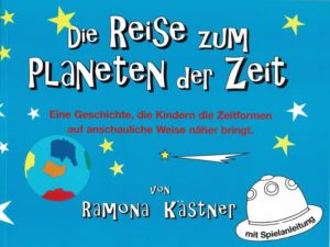 Honighäuschen (Bonn) - Das sonst so abstrakte Grammatikthema der Zeitformen wird in diesem Kinderbuch auf eine einfache und kreative Art leicht für alle zugänglich gemacht. In einer spannenden Abenteuergeschichte wird von einem Jungen erzählt, der auf der Suche nach seiner Schwester ist. Diese reist mit einer Zeitmaschine zum Planeten der Zeit. Das Buch motiviert einerseits zum Lesen und zum anderen wird der Lehrstoff der Zeitformen anschaulich und spielerisch vermittelt. In der Geschichte werden die 5 Zeitformen benannt und man erfährt auf eine besondere Weise, wie sie gebildet werden. Im Anhang befindet sich auch eine Spiel - und Bastelanleitung, um selber auf den Planeten der Zeit zu reisen.