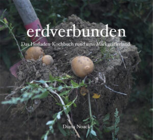 Rezepte für jede Jahreszeit mit allem, was die Hofläden zwischen Hochrhein, Schwarzwald und Kaiserstuhl an regionaler Vielfalt zu bieten haben. Schnörkellose, praxisnahe Anleitungen, sowie viele ansprechende Fotos und Illustrationen begleiten durchs Jahr und sorgen neben der Freude am Kochen für abwechslungsreiche und leckere Mahlzeiten. Zusätzliche Informationsseiten bieten Wissenswertes zu Themen wie Kompost, Zweinutzungsrassen, Streuobstwiesen und vielem mehr. Diese Sammlung rund um erdverbundenes Einkaufen, Zubereiten und Geniessen im Markgräflerland bildet einen wertvollen Beitrag für die regionale Ernährung der ganzen Familie. Alle Rezepte wurden zusammengestellt und gekocht von Diana Noack, die auch in liebevoller Detailarbeit die meisten Fotos dazu beigetragen hat. Wenn ihre große Familie am Esstisch vom Ergebnis überzeugt war, landete ein Rezept hier in diesem Buch - zur Freude und zur Inspiration für uns alle.