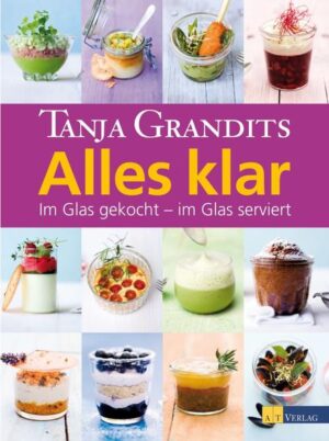 Dieses Buch zeigt in 80 Rezepten - von Amuse-Bouches und Apéro-Gläschen über Suppen und Vorspeisen bis hin zu Hauptgängen und Desserts - die attraktive Zubereitung und Präsentation von Gerichten im Glas. Im Glas serviert, lassen sich mit verschiedenen Schichten tolle Effekte erzielen und die Gerichte vermitteln ein besonderes Geschmackserlebnis, indem sich die Schichten beim Essen vermischen. Rezepte im Glas lassen sich sehr gut vorbereiten, sind einfach zuzubereiten und sehen raffiniert aus. Dieses Buch zeigt nicht nur, wie Gerichte im Glas effektvoll präsentiert, sondern auch in über der Hälfte der Rezepte direkt darin mariniert, gegart, geschmort oder gebacken werden. Das Glas eignet sich besonders gut für das langsame Garen von Fleisch und Fisch bei niedrigen Temperaturen im Vakuum (Sous-Vide-Methode), was viele Vorteile hat: Das Gargut bleibt saftig, Vitamine und Mineralstoffe bleiben erhalten und die Zubereitung ist sehr einfach. Auch Backen und Schmoren im Glas ist raffiniert und bringt Abwechslung in die Küche.