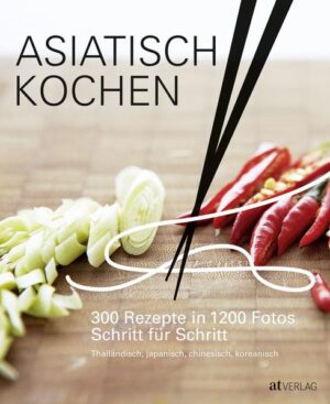 Wie kocht man thailändisch? Wie chinesisch oder koreanisch? Wie bereitet man japanisches Sashimi zu und wie die berühmte Tom Kha Gai? Oder steht Ihnen der Sinn eher nach dem koreanischen Bossam oder einem erfrischenden Salat aus grüner Papaya, Erdnüssen und Chili? Dieses Buch ist eine umfassende Sammlung von 300 Rezepten aus vier verschiedenen Länderküchen Asiens, jedes Rezept Schritt für Schritt ganz einfach und gelingsicher erklärt. Mit einem umfassenden Glossar und Hinweisen zu Einkauf und Verwendung der wichtigsten Produkte. Unentbehrlich für alle Fans der asiatischen Küche.