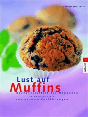 Klein, aber fein Was heute allseits für einen amerikanischen Klassiker gehalten wird, stammt in Wirklichkeit aus England. Dort wird der Name "Muffin" zum ersten Mal 1850 erwähnt, die feinen Gebäckstücke bestanden damals aber noch aus süßem Hefeteig und galten als das typisch englische Teegebäck. Erst mit dem Einzug in die Neue Welt wurde aus dem Muffin jenes allseits bekannte Rührteig-Teilchen, das bis heute als süßer Klassiker aus Übersee gilt. Gabriele Wahl-Merle versammelt in ihrem Backbuch Lust auf Muffins die ganze breite Palette der Zubereitungsarten. Auch Brandteig, Blätterteig und Quarkteig erfreuen sich mittlerweile großer Beliebtheit. Die besondere Note entsteht für den Liebhaber aber durch die geschmackliche Ergänzung: Die Auswahl reicht vom klassischen Standards wie Schokoladen-, Heidelbeer-, Rosinen-, Bananen- oder Haselnussmuffins über exotische Varianten mit Kiwi und Kokosnuss bis hin zum herzhaften Zucchinibackwerk. Ihre Beliebtheit verdanken Muffins vor allem ihrer einfachen und schnellen Zubereitung. Durch ihre handliche Größe und ihre lange Haltbarkeit im Gefrierfach sind sie zudem äußerst praktisch. Sie lassen sich auf Reisen, zum Wandern, beim Picknick oder ins Schwimmbad mitnehmen und können ebenso gut als abwechslungsreiches Pausenbrot dienen. Ob herzhaft oder süß, ob zum Frühstück oder als feines Gebäck zur Kaffeestunde - Muffins gibt es für fast jede Gelegenheit. Und mit dem entsprechenen Dekorationsmaterial sind sie eine Attraktion für jeden geselligen Anlaß. Die Anregungen, die Gabriele Wahl-Merle mit ihrer umfassenden Rezeptevielfalt liefert, sind eine Inspiration für jeden, der Freude am Backen und natürlich am Genießen hat.