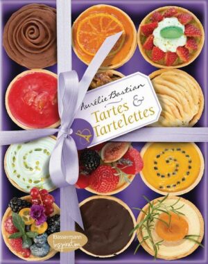 Verführerisch-zarte Kuchen Sie sind so zart und fein, knusprig und vielseitig, so schnell zu machen und immer wieder ein Genuss: Tartes und Tartelettes, diese feinen französichen Kuchen. Verwöhnen Sie sich einfach öfter damit  wunderbare Rezepte finden Sie in diesem Buch von Aurélie Bastian. Aurélie Bastian kocht und backt französisch  in Deutschland  und sie teilt ihre Rezepte auf ihrem deutschsprachigen Blog "franzoesischkochen" sowie in der Sendung "mdr-Sachsen-Anhalt heute" mit einer großen Fangemeinde. Hier kommen ihre besten Rezepte für Tartes und die kleinen Tartelettes  alle von ihr selbst ganz wunderbar fotografiert. Ein Buch für Liebhaber guten Gebäcks. Ausstattung: jedes Rezept bebildert