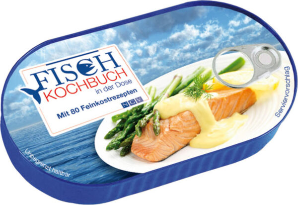 Die Idee für Fischliebhaber! In der originellen Metallbox in der Form eine Fisch-Delikatess-Dose werden im innliegenden Kochbuch 80 abwechslungsreiche Fischrezepte präsentiert. Die Box ist sicher zu öffnen und wiederverschlißbar dank des sorgfältig verarbeiteten Stülpdeckels. Format des Kochbuchs 12 x 7 cm