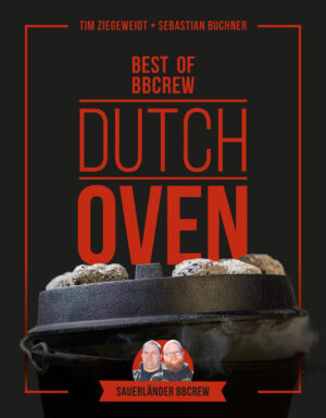 Die Deluxe-Ausgabe für Dutch-Oven-Fans -BEST OF BBCREW: Über 75 Rezepte und mit den Top 10-Rezeptlisten von Tim und Sebastian -GLÜHENDE FANS: BBCrew-YouTube-Channel mit 66.700 Abonnenten -EXKLUSIVE AUSSTATTUNG: Mit Farbschnitt und Spotlack -TOLLES GESCHENK: Für alle Dutch-Oven-Fans Seit 2014 versorgen die beiden Jungs der Sauerländer BBCrew ihre Fangemeinde jede Woche mit neuen Rezepten auf ihrem Youtube-Channel und alle ihre 3 bereits erschienenen Dutch-Oven-Bände sind Dauergäste auf der Spiegel-Bestsellerliste. Die neue Deluxe-Ausgabe „Best of BBCrew“ enthält die besten Rezepte der Jungs aus dem "Dopf". Der Dutch Oven ist und bleibt halt eines der Lieblingsbabys von Tim Ziegeweidt und Sebastian Buchner, denn mit dem vielseitigen gusseisernen Topf kann man fast alles zubereiten.. Egal ob leckerschmecker Rind, Hack und andere Schweinereien, zartes Wild, Lamm und Geflügel oder sogar Fischiges und Suppiges: Einmal vorbereitet und gefüllt gart sich alles fast von ganz allein. Und auch die Fans fleischloser Kost kommen wieder voll auf ihre Kosten! Als echtes Highlight verraten Tim Ziegeweidt und Sebastian Buchner ihre ganz persönlichen Top 10-Rezeptlisten. Also: Ran an den Dopf!