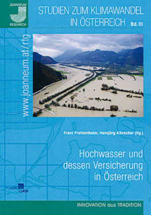 Honighäuschen (Bonn) - Der Klimawandel wird häufig mit dem Anstieg der Schäden aus Naturkatastrophen in Zusammenhang gebracht. Während dies für einige Risiken eindeutig belegt ist und dieser Beobachtung auch naturwissenschaftlich klar nachvollziehbare Wirkungen der erhöhten Temperatur zugrunde liegen, ist dieser Nachweis für das Hochwasserrisiko in Österreich noch nicht erbracht worden. Der vorliegende Band analysiert für diese Fragestellung erstmals sämtliche historischen Daten des österreichischen Katastrophenfonds mit versicherungsmathematischen Methoden und setzt die entsprechenden Schäden in Bezug zum über die Jahre deutlich angestiegenen Hochwasserschadenpotential. Ausgangspunkt der Untersuchungen ist die Feststellung, dass das Risikotransfersystem, d.h. die Frage wer welche Schäden aus Naturkatastrophen in Österreich letztlich bezahlt, verbesserungsbedürftig ist. Die Autoren haben auf diesen Umstand bereits nach dem Jahrhunderthochwasser von 2002 hingewiesen und damit vielfältige Diskussionen, auch im Hinblick auf die notwendige Anpassung an den Klimawandel, ausgelöst: Denn egal, in welche Richtung sich verschiedene Naturgefahren durch die Klimaveränderungen bewegen und bewegen werden, nur eine Gesellschaft, die Schäden rasch beheben und wirtschaftlich nachhaltige Lehren aus den Katastrophen ziehen kann, ist in der Lage, auch langfristig mit Extremwetterereignissen zu leben. Den Reformvorschlag der österreichischen Versicherungswirtschaft, das Modell NatKat, das diesen Anspruch einer Systemverbesserung erhebt, galt es daher kritisch auf seine Auswirkungen hin zu überprüfen. Der entsprechende Bericht an das Bundesministerium für Finanzen wurde durch seine detaillierten Analysen und anschaulichen Darstellungen unter Federführung eines Ökonomen und eines Versicherungsmathematikers rasch zu einem Referenzwerk der Diskussion unter Fachleuten und einschlägigen Experten. Dieser Bericht wird nun vollinhaltlich der Öffentlichkeit zugänglich gemacht und erleichtert den Zugriff darauf für die erweiterte Fachwelt im Bereich des Naturgefahrenmanagements. Damit werden aber auch potentiell alle Steuerzahlerinnen und Hausbesitzer als Experten in diese Diskussion um eine wesentliche Entscheidung für unsere Zukunft unter den geänderten Bedingungen des Klimawandels einbezogen: Wer trägt das Risiko und zu welchen Kosten?