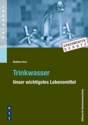 Trinkwasser ist der beste Durstlöscher. Das kalorienfreie Naturprodukt wird lokal gewonnen, direkt ins Haus geliefert und ist billig. Seine Gewinnung und Verteilung benötigen sehr wenig Energie. Wer also mit Trinkwasser seinen Durst löscht, verhält sich umweltbewusst und schont die Haushaltskasse. Bisher hat in der Schweiz ein Ratgeber zum Thema «Trinkwasser» gefehlt. Die vorliegende Publikation schliesst nun diese Lücke. Einführend macht der aktuelle Ratgeber das Unsichtbare sichtbar. Er beschreibt in kurzer Form den Lebensweg des Trinkwassers - von der Quelle bis zu Ihrem Wasserhahn. Im Hauptteil geht die Publikation detailliert auf zentrale Konsumentenfragen ein: Woher kommt mein Trinkwasser? Ist mein Hahnenwasser qualitativ einwandfrei? Was kostet Trinkwasser? Kommen im Trinkwasser hormonaktive Substanzen vor? Welche Massnahmen kann ich als Konsumentin und Konsument zum Schutz des lebenswichtigen Rohstoffes ergreifen und wie nutze ich das kostbare Nass möglichst ökologisch. Was mache ich bei einem Wasserschaden? Welche gesetzlichen Anforderungen sind zu beachten? Wer ist für die Hausinstallation verantwortlich? Wo erfahre ich, wie hart mein Wasser ist? Ausserdem geht der Ratgeber auf die Unterschiede zwischen Mineralwasser und Trinkwasser ein und zeigt, dass Hahnenwasser dem Wasser aus der Flasche in nichts nachsteht.