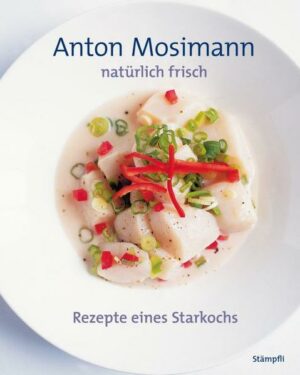 Anton Mosimann war der Erste, der sich als einflussreicher Koch für eine einfache und leichte Küche und somit einen gesünderen Lebensstil eingesetzt hat. Vor 20 Jahren entwickelte er die revolutionäre Philosophie der "Cuisine Naturelle", die er für dieses Buch mit vielen spannenden und aufregenden Ideen aufgefrischt und verjüngt hat. Anton Mosimanns einzigartige Sammlung von über 120 Rezepten kombiniert seine alten Lieblingsrezepte mit neuen, die er von seinen zahlreichen Reisen rund um die Welt mitgebracht hat. Von der Vorspeise bis zum Dessert, in diesem ansprechenden und übersichtlichen Kochbuch findet sich für alle Gourmets etwas Passendes. "natürlich frisch" ist erhältlich im Online-Buchshop Honighäuschen.