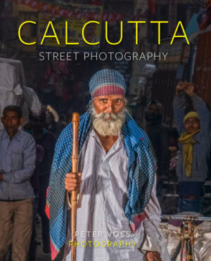 Der Fotograf Peter Voss bereiste Indien mehrfach und liebt die an einem Nebenarm des heiligen Ganges gelegene Stadt Kalkutta (Kolkata) besonders. Während sich die Städte Mumbai und Delhi zu Weltmetropolen entwickelten