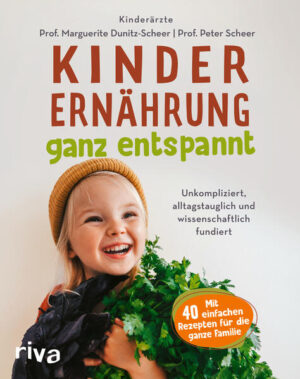 Um das Thema Ernährung ranken sich viele Mythen, Ideologien werden verbreitet und Unsicherheiten geschürt. Vor allem frischgebackene Eltern leiden darunter und wissen oft nicht, was das Richtige für ihr Kind ist. Das in diesem Fachgebiet renommierte Kinderärzteehepaar Scheer hilft mit diesem Buch jungen Familien, eine entspannte Einstellung zu der Ernährung ihres Nachwuchses zu bekommen. Sie fassen die wichtigsten Alltagstipps und Expertenwissen für jede Altersstufe, von Schwangerschaft bis Teenager, verständlich zusammen und bieten Eltern so eine Orientierung im Dickicht des Ratgeber-Dschungels. Empfehlungen in der Schwangerschaft, Beikoststart, Süßigkeiten, Zahngesundheit, Essen im Restaurant, Pubertät und mehr - alle kritischen Punkte, die einem in der Erziehung in Bezug auf Ernährung unterkommen, werden geklärt. Außerdem bietet das Buch einfache und gute Familienrezepte für alle Lebensphasen, die jedem Kind schmecken. Kinderernährung kann ganz entspannt sein!