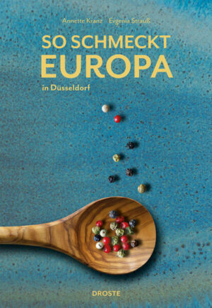 Bunt wie die dänischen Smørrebrød, traditionell wie die polnischen Pierogi und aufregend wie „Janssons Versuchung“ aus Schweden - das ist Europa. Ein Europa, das in Düsseldorf zusammenkommt. Das ist kein gewöhnliches Kochbuch, sondern eins mit dem gewissen Dreh: 27 Familien, Paare, Freunde oder Solo-Hobbyköche bereiteten in Düsseldorf ein Gericht ihres jeweiligen Heimatlandes vor laufender Kamera zu. Die Rezepte, die Videos und natürlich auch viel Spannendes zu den 27 EU Ländern - all das finden Sie in diesem Buch. Guten Appetit wünscht das EUROPE DIRECT Düsseldorf - auf europäisch!