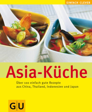 Wenn es aus der Kueche nach Koriander, Curry & Co. duftet und die Ess-Staebchen bereit liegen, sind garantiert Asia-Fans zu Gange. Und deren Schar wird immer groesser, denn asiatische Gerichte liegen voll im Trend: Leicht und bekoemmlich, sorgen sie fuer immer neue Geschmackserlebnisse. Die man uebrigens ganz problemlos zu Hause haben kann: Einfach Asia-Kueche aufschlagen und eines der über 100 einfachen Rezepte aus China, Thailand, Indonesien oder Japan kochen! Zahlreiche bebilderte Info-Baukaesten lüften außerdem die Geheimnisse um Sojasauce, Zitronengras & Co., verraten, wie man mit Staebchen isst, und und und. Einfach clever kochen – mit Asia-Kueche also ganz sicher kein Problem!