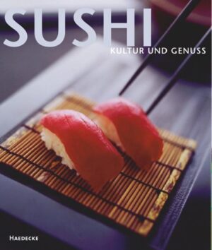 Einfach, klar und perfekt! Sushi heißt „Krönung der Freude”, und die japanische Kunst, sich aufs Wesentliche zu konzentrieren und daraus das Schönste zu schaffen, wird von Kreativen und Genießern in aller Welt bewundert. Das sinnlichste Beispiel für diese Lebensart sind Sushi: pur, harmonisch, belebend, bewegend. Ein paar Handgriffe genügen, und aus Fisch und Reis wird ein delikates Kunstobjekt von herrlicher Frische und fein abgestimmten Aromen. Die „itamae” (Sushi-Chefköche) beherrschen diese Kunst perfekt, und ihre mit Gefühl geführten Hände zaubern Köstlichkeiten auf den Tisch, die jeden Bissen zum neuen Vergnügen machen. Diese leichte und dennoch bestimmte Lebensart strahlt auch das Buch aus - mit prägnanten Texten, klaren Bildern, konzentrierten Rezepten und stilsicherer Gestaltung. Autoren und Fotograf haben die Sushi-Meister der Münchner Tokamis bei ihrer Arbeit begleitet und dabei die wichtigsten Momente und die schönsten Ergebnisse festgehalten. Man muss nicht den Ehrgeiz haben, perfekte Sushi selbst zu machen (wäre aber nach der Lektüre der detaillierten Angaben im Buch und etwas Übung durchaus dazu in der Lage). Man erfährt aber soviel Interessantes über die Welt der Sushi, dass man sie im Lokal mit noch mehr Respekt vor dem Können der „itamae” genießt.