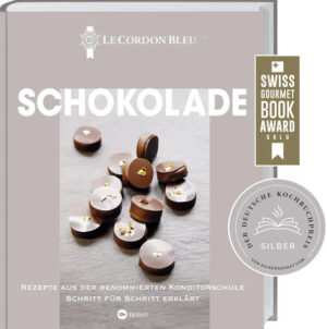 Süße Versuchung: Das Schokoladenkochbuch für Anspruchsvolle Ein Ganache-Rezept mit Erfolgsgarantie, ausführliche Anleitungen, wie Sie Schokoladen-Deko selber machen können: Seit mehr als 120 Jahren steht Le Cordon Bleu für Back- und Kochkunst auf allerhöchstem Niveau. Wie gelingen raffinierte Schokoladenkreationen auf spielend einfache Art? In dieser umfangreichen Rezeptsammlung verraten die Maîtres der Patisserie einige ihrer wohlgehüteten Geheimnisse. Ein Muss für ambitionierte Hobbybäcker mit einer Schwäche für Schokolade - und für alle, die große und kleine Naschkatzen zum Verwöhnen haben! Von zartschmelzend bis knackig: Rezepte mit Schokolade für jeden Geschmack Le Cordon Bleu: Die besten Tipps und Tricks aus der renommierten Konditorschule Kunstvoll kochen und backen mit Schokolade, Schritt für Schritt erklärt Pralinen selbst machen oder Schokoladencreme herstellen: Süße Ideen für jede Gelegenheit Rezeptbuch mit zahlreichen Abbildungen: Ein Genuss schon beim Durchblättern Von Grundlagenwissen bis Profi-Tipps: Raffinierter backen mit Schokolade Ob köstliches Schokoladenfondue, hausgemachtes Schokoladeneis oder ein Rezept für Schokotorte: Mit rund 170 fantasievollen Ideen hält dieses Kochbuch für jeden die passende Leckerei bereit. Damit auch kompliziertere Kreationen gelingen, gibt es leicht verständliche Anleitung direkt von den Patisserie-Profis. So meistern Sie mühelos Herausforderungen wie das Glasieren von Torten oder die Zubereitung von Blätterteig. Verwöhnen Sie Freunde und Familie mit selbstgemachten Pralinen, köstlichem Schokoladenmousse oder spektakulär verzierten Torten - das Le Cordon Bleu-Schokoladenkochbuch macht auch Sie zum vielgefeierten Meisterbäcker! »Wer aber - vom ambitionierten Hobbyisten bis zum Profi mit Nachschulungswillen - in allen Belangen der klassischen Kakaoveredelung die Nase vor etwaigen Mitbewerbern haben möchte, kommt um dieses Werk nicht herum.« spiegel.de »Schon nach Seite 30 steht fest: am Wochenende wird gebacken. Und das Buch hat über 400 Seiten! Spätestens ab der Hälfte kann man sich garantiert für „Das große Backen“ anmelden....« Thüringer Allgemeine »Ein umfangreiches und bibliophil gestaltetes Nachschlagewerk für Schokoladen-Fans und Liebhaber der französischen Patisserie.« LZ Rheinland