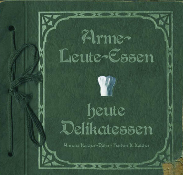 Was einst ein Arme-Leute-essen war, gilt heute oftmals als Delikatesse. Hieß es Anfang der 50er-Jahre noch "nie wieder Steckrüben", so erlebt dieses Gemüse heute eine Renaissance und löst wahre Gaumenfreuden aus. Schwer tut man sich aber am heimischen Herd, die alten Rezepte nachzukochen, denn nicht jeder kann die Großmutter befragen. Wer kennt schon das Rezept vom Heringsstip mit Pellkartoffeln oder weiß wie man Mangold zubereitet? wer kann heute noch Leberwurst mit Bratkartoffeln, Arme Ritter, Kirschsuppe, Kochfisch mit Senfsauce oder Graupensuppe auf den Tisch bringen? Dieses Kochbuch schließt die "Wissenslücke".