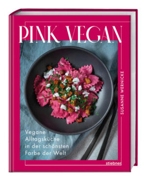 Vegan is(s)t pretty in Pink! Mit diesen veganen Rezeptideen in Pink kommt Farbe und Freude an den Tisch. Vegan kochen muss nicht zwangsläufig Grün sein und kann sogar der ganzen Familie viel Spaß machen. Das zeigt dieses vegane Kochbuch von Autorin und Foodfotografin Susanne Wernicke (auch bekannt von ihrem Blog »Die Frischlinge«): 80 vegane Gerichte für jeden Tag - schnell nachgekocht, nachhaltig und ein absoluter Hingucker Natürlich pinke Rezepte: Der pinke Look des Essens entsteht durch Zutaten wie Obst und Gemüse, nicht durch künstliche Lebensmittelfarbe Einfache, alltagstaugliche Rezepte für die ganze Familie Vom Frühstück bis zum Abendessen: Leckere Gerichte in der schönsten Farbe der Welt! Von leckerem Kartoffelsalat, frischen Sommerrollen, Spargelrisotto, Burritos, Nudeln, Burger über Porridge, Cheesecake und Joghurtshake ist bei den pinken Gerichten alles mit dabei. Pink gefärbt werden die veganen Gerichte mit rein natürlichen und leckeren Zutaten, die zum jeweiligen Rezept passen. Beispiele hierfür sind Gemüse- und Obstsorten wie Rote Bete, Rotkohl, violette Süßkartoffel, Granatapfel, Himbeeren und viele weitere! Und keine Angst vor zu viel Farbe: An nicht-pinken Tagen lassen sich (fast) alle Rezepte auch ohne den besonderen Farbtupfer zubereiten. Übrig bleibt eine vegane Familienküche, die nachhaltig, gesund und lecker ist, und das ist doch das Wichtigste. Das weiß auch Autorin Susanne Wernicke. Als sie versuchsweise mit ihrer Familie vier Wochen auf tierische Lebensmittel verzichtete, legte sie den Grundstein für ihre neue Lebenshaltung. Auch ohne tierische Produkte gelang es ihr, ansprechende, abwechslungsreiche, gesunde und alltagstaugliche Gerichte zu zaubern, ohne auf Nachhaltigkeit zu verzichten. Ihre familienerprobten Rezepte in Pink verewigt sie nun in diesen Rezeptideen und wunderschönen Fotos ihrer Gerichte.