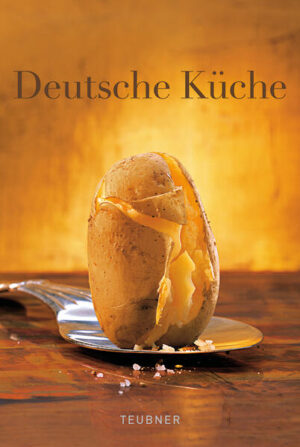 Das TEUBNER Buch - Deutsche Küche stellt in opulenter Aufmachung auf über 600 Seiten die ganze Bandbreite deutscher Küche vor: 41 deutsche Spitzenköche präsentieren dabei ihre Interpretationen der Rezeptklassiker aus den verschiedenen kulinarischen Regionen. Tipps der Köche, Küchengeheimnisse, regionaltypische Warenkunde und rezeptspezifische Küchenpraxis machen das Buch zu einer einmaligen kulinarischen Reise durch Deutschland!