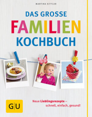 Nicht nur ' Was koche ich morgen?' sondern auch ' Was essen die Kinder morgen?' sind sicherlich die häufigsten Fragen, die sich Mütter Tag für Tag stellen. Die Kleinen möchten immer Nudeln mit Sauce und die Großen am liebsten ein Stück Fleisch. Und genau da hilft das große GU Familienkochbuch mit über 200 Lieblingsrezepten weiter. Wenn sich Kinder schon beim Frühstück mit ihrer Honigstulle quälen, warum nicht mal einen Beeren-Smoothie zum Schlürfen anbieten und für die große Pause Brot-Chips mit Tomaten-Quark einpacken? Wir geben viele Tipps für alles, was sich ganz einfach aus der Hand essen lässt. Außerdem zeigen wir, dass es ganz einfach ist, die ganze Familie gesund zu bekochen, bieten hilfreiche Tipps für cleveres Einkaufen und bestücken die Vorratskammer optimal. Und der Clou: Unseren fröhlich-bunt gestalteter Lebensmittel-Baum, der auf einen Blick zeigt, welche Lebensmittel gesund sind, gibt's auch als Poster zum Aufhängen in der Küche.