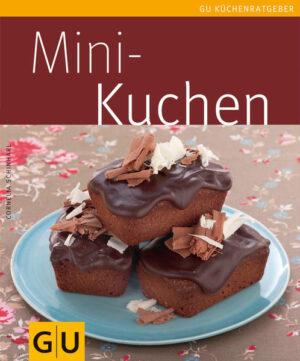 Zum Anbeißen gut: Über 50 einfache Rezepte für süße und herzhafte Mini-KuchenDiese kleinen Kuchen sind einfach zum Anbeißen! Schnell gerührt sind die Kuchen im Mini-Format auch noch, und dabei unglaublich vielseitig: Ob mit Nüssen, Schoko und Co., mit saftigen Früchten oder in der pikanten Variante, die neuen Minis sorgen immer für eine Handvoll maximalen Genuss. Und das bei jeder Gelegenheit: Zwischendurch zum Kaffee einen Möhrenkuchen mit Orange, den Oliven-Tomaten-Kuchen als herzhafte Vorspeise oder viele kleine Vanillekuchen mit Schokokern als Mitbringsel zum nächsten Kindergeburtstag. Noch unwiderstehlicher werden die Mini-Kuchen nur mit der passenden Deko: Mit bunten Marzipanblümchen oder zarten Schokoladeblättern stehlen die Kleinen den Großen ohne Probleme die Schau. Aus dem Inhalt: Theorie: - Küchenpraxis: Mini-Kuchen backen - Grundrezepte Rührteig und Hefeteig Rezeptkapitel: - Mit Nüssen, Schoko und Co. - Mit saftigen Früchten - Mit pikantem Aroma Klappen: - Dekoration aus Marzipan und Schokolade - Mini-Kuchen aus dem Kühlschrank - Dazu serviert: Aromasahne & Co.