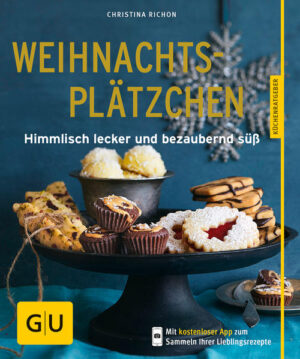 Alle Jahre wieder: Draußen rieselt leise der Schnee, der Kamin knistert und durchs ganze Haus zieht der Duft von frisch gebackenen Lebkuchen, Zimtsternen und Vanillekipferln. Doch Moment mal, hier duftet es auch erfrischend neu aus der Weihnachtsbackstube: Kirsch-Zimt-Würfel, Gewürzschnecken mit Kakaobohnen und Pistazien-Sable setzen neue Glanzlichter auf die bunten Teller. Zusammen mit den heiß geliebten Klassikern der Weihnachtszeit gehen sie den Bäckern leicht von der Hand und verschwinden schnell in den Mündern erwartungsfroher Naschkatzen. Mit praktischen Tipps zu Teigen, Deko und Geschenkverpackungen bleibt schon vor dem Fest kein Wunsch mehr offen.