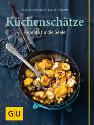 Von Kartoffelsalat bis Streuselkuchen - Soulfood, das die Seele wärmtHaben Sie auch so wunderschöne Erinnerungen an Ihre Kindheit? An den wohligen Duft, wenn Mama den Geburtstagskuchen backte und verzierte, an Omas herrlich schlonzigen Kartoffelsalat, an die dampfende Gemüsesuppe, die mit der Schöpfkelle ausgeteilt wurde - und mit einer Extraportion Liebe gekocht war … und erst diese Prise Behaglichkeit machte die Leibspeisen unserer Kindheit so heimelig und das Soulfood aus Mutters Töpfen und Pfannen so unvergleichlich gemütlich. Diese Erinnerungen voller Wärme bringen ein Gefühl der Geborgenheit mit sich. Wäre es da nicht wunderbar, wenn Sie diese Erinnerungen immer wieder aufs Neue mit Leben füllen könnten? Wenn Sie die besten Backrezepte von damals wie etwa Streuselkuchen, wenn Sie Milchreis und Pudding, Béchamelsauce und Schnitzel, Gemüsesuppe und Kartoffelsalat wieder genau so grundgut nachkochen könnten wie sie früher geschmeckt haben? Einfach so? Lecker kochen wie daheim: Die 101 liebevoll fotografierten, stimmungsvollen Hausmannskost Rezepte im GU-Kochbuch Küchenschätze machen das wieder möglich. Damit können Sie all Ihre kulinarischen Kindheitserinnerungen wieder so richtig lebendig werden lassen. Denn zum Glück sind die Küchenschätze von einst ja meist ganz einfache Gerichte. Zeitlos und schnörkellos. Essen wie bei Muttern - dafür braucht man sich am Herd nicht zu verkünsteln. Man braucht keine Garage voller Küchengeräte, keine komplizierten, teuren Zutaten. Mit den Küchenschätze-Rezepten geht schönes Essen kochen auch Anfängern so locker und selbstverständlich von der Hand, wie das früher auch bei Oma und Muttern der Fall war. Klassische Rezepte, Backrezepte, vegetarische Gerichte und Hausmannskost: Von Süd nach Nord, von Ost nach West - in der vielfältigen Rezeptauswahl der Küchenschätze findet garantiert jeder seinen Kindheitsliebling. Und so verschieden die Geschmäcker unserer Kindheit waren, so vielfältig sind auch die stimmungsvollen Rezepte zum Nachkochen: vegetarische Gerichte sind ebenso vertreten wie Rezepte für Kuchen und Geburtstagskuchen, das Rezept für die gute, cremige Béchamelsauce fehlt natürlich genauso wenig wie leckere Rezepte für Fleischgerichte, Fischrezepte und klassische deutsche Hausmannskost Rezepte wie Königsberger Klopse oder Maultaschen. Und weil uns früher die Beilagen oft besser geschmeckt haben, als alles andere auf dem Teller, bekommen lockere Knödel, Nudeln und der herrliche große Saucensee, in dem wir früher so gerne den Löffel eintunkten, unter den 6 großen Rezeptkapiteln einen eigenen Platz: Suppen und Eintöpfe, die die Seele wärmen, z. B. Kartoffelsuppe mit Würstchen, Birnen, Bohnen & Speck, Gulaschsuppe, Rindfleisch-Nudelsuppe, Tomatensuppe mit Eierstich Kartoffeln, Gemüse und Nudeln: Beilagen, bei denen uns das Herz aufgeht, z. B. Bratkartoffeln, Eier in Senfsauce mit Kartoffelpüree, Béchamelkartoffeln, Kohlrabi in Sahnesauce, Nudelauflauf mit Tomatensauce, Zwiebelkuchen, Spargel mit Sauce Hollandaise Fleisch und Fisch: Rezepte für Sonntagsbraten, Geburtstagsessen aus der Kindheit und deftige Hausmannskost, die einfach immer schmeckt, z. B. Frikadellen mit Kartoffelsalat, Königsberger Klopse, Falscher Hase (Hackbraten) mit Endiviensalat, Schweinelendchen in Pilzrahmsauce, Wiener Schnitzel, Brathähnchen, Backfisch mit Gurkensalat, Panierte Scholle Süßes: Sehnsüchte, die nicht aus der Packung kommen, z. B. Schnee-Eier mit Vanillesauce, Zitronencreme, Rote Grütze, Mokkacreme, Erdbeer-Flammeri, Schokoladenpudding, Pommersche Götterspeise, Apfelküchlein mit Vanillesauce, Milchreis Kuchen: Stück für Stück süße Erinnerungen an früher, z. B. Streuselkuchen, Butterkuchen, Kalter Hund, Mohnstriezel, Hefezopf oder klassische Geburtstagskuchen wie Gugelhupf und Marmorkuchen Einmachen: Erinnerungen an Mamas selbstgemachte Marmelade und noch viel mehr, z. B. Holunderblütensirup, Zwetschgenmus, Erdbeerkonfitüre, Apfelgelee, Johannisbeerlikör, Rumtopf, eingelegte Gurken, Kürbis süßsauer Lecker Soulfood: Einfach mal wieder ein leckeres Essen kochen, das so schmeckt, wie wir es aus der Zeit kennen, als die Welt in Ordnung war - dazu laden nicht nur die wunderbaren Hausmannskost Gerichte der Küchenschätze ein, sondern auch die liebevolle Aufmachung und die heimelige Atmosphäre der Fotos. Mehr noch: Jedes Rezeptkapitel wird durch warmherzig geschriebene und informative Geschichten aufgelockert. Da werden die Küchengeheimnisse unserer Soulfood Klassiker gelüftet: das Grundrezept für feine Suppen wie Hühnerbrühe und Rinderbrühe mit Tipps und Rezepten für klassische Einlagen wie Flädle und Riebele