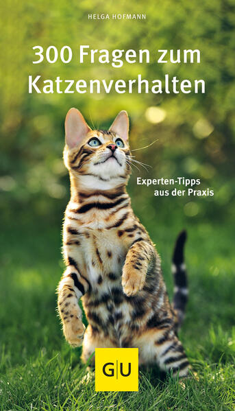 Honighäuschen (Bonn) - Wieso halten Katzen den Kopf schief, wenn sie etwas zerbeißen? Und wie schaffen sie es eigentlich, stundenlang und ohne Pause zu schnurren? Die Katze, unser liebstes Heimtier, erscheint uns doch oft wie ein Buch mit sieben Siegeln. Die Katzenexpertin Dr. Helga Hofmann beantwortet in Der große GU Kompass: 300 Fragen zum Katzenverhalten leicht verständlich drängende Fragen rund um das Verhalten der Samtpfoten. So erfährt man alles Wichtige zum Komfort-, Sozial-, Revier-, Fress- und Jagdverhalten sowie zum Sexual-, Spiel- und Lernverhalten. Zudem bietet der Kompass konkrete Hilfestellungen bei Problemen wie Unsauberkeit, Betteln oder Aggression. Damit Sie Ihren Stubentiger und seine Bedürfnisse in Zukunft noch besser verstehen, gibt es zusätzlich viele Tipps zur Ernährung, artgerechten Haltung und Pflege. Darüber hinaus erhalten Sie jede Menge Anregungen für die katzengerechte Wohnung oder geeignetes Spielzeug. Auch ein kleiner Katzen-Sprachkurs trägt zum harmonischen Miteinander bei.