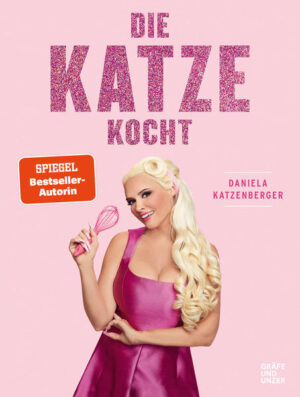 Das erste Kochbuch von Daniela Katzenberger - echte Lieblingsgerichte von der Katze! Fans von Fernsehpromi Daniela Katzenberger aufgepasst - nach Büchern rund um das Familienleben und das Leben mit Baby gibt es jetzt auch das erste Kochbuch der Kultblondine. Darin verrät die Pfälzerin nicht nur ihre Lieblingsrezepte, sondern auch Klassiker ihrer Mama, Geburtstagshits sowie die besten Weihnachtsrezepte. Eins haben alle Rezepte gemeinsam: Sie gehen schnell und schmecken fabelhaft! Mehr als 65 Rezepte, die ganz sicher gelingen: Klassische Rezepte von Danielas Mama Low Carb Rezepte zum Abnehmen Geburtstagsrezepte mit viel Glitzer für Kinder Weihnachten feiern mit den Familienrezepten TV-Snacks: Für leckere Stunden vor dem Fernseher und PC Meal Prep: Essen für unterwegs Das erwartet Sie: In ganz typischer Katzenberger-Manier verrät Daniela nicht nur, welche Rezepte sie gerne kocht, sondern sie unterhält auch mit persönlichen Details und Anekdoten aus ihrem Leben. Das Kochbuch ist nämlich mit persönlichen Fotos aus der Kindheit gestaltet. Sie erfahren, was es früher bei Daniela Zuhause gab und wie sie jetzt für Töchterchen Sophia kocht. Diese Lieblingsrezepte dürfen Sie bald zuhause nachkochen: Pfälzer Leberknödel mit Sauerkraut und Zwiebelsoße - Gewinnergericht von Mama Iris beim Promi-Dinner Weltbester Käsekuchen - nicht nur lauwarm aus dem Backofen Gurken-Sandwich mit Käse und Schinken - ein echter Low-Carb-Tipp Bananen-Sushi mit Nuss-Nougat - leckeres Reste-Frühstück Rosa Cupcakes mit Glitzerperlen für Kinder Sophias Leispeise mit Brokkoli Ein absolutes Muss für echte Fans, die gerne kochen und Lust haben neue und klassische Gerichte aus der Katzenberger-Familie auszuprobieren.