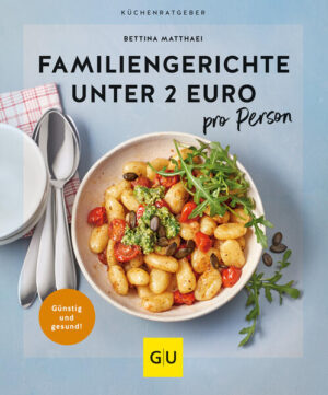 Gesund und lecker für die Familie kochen und das zum günstigen Preis von zwei Euro pro Person. Wie das geht? Bettina Matthaei zeigt in diesem Buch, wie man günstig, vollwertig, gesund und lecker kochen kann. Neben einer Vielzahl an saisonalen Rezepten mit regionalen Produkten verrät sie jede Menge Tricks, wie beim Kochen für die Familie der Geldbeutel und auch die Umwelt geschont werden können. Dazu gibt sie Tipps, wie man auch Kinder und Jugendliche für gesunde vegetarische Küche begeistern kann. Ein wunderbares Buch für die ganze Familie.