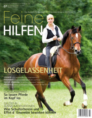 Honighäuschen (Bonn) - Ein neues Bookazin aus dem Cadmos Verlag bereichert ab Anfang März 2013 die Presselandschaft der pferdeaffinen Titel. Unter dem Titel Feine Hilfen" richtet sich das neue Magazin an den verantwortungsbewussten Reiter, der sein Pferd artgerecht und mit dem Ziel der langfristigen Gesunderhaltung hält, ausbildet und trainiert - in psychischer wie physischer Hinsicht. In vier Ausgaben pro Jahr werden auf je 96 Seiten Schwerpunktthemen umfassend und mit fundiertem Hintergrundwissen von renommierten Autoren beleuchtet und erklärt. Mit dem neuen Bookazin für den Pferdebereich erweitert der Cadmos Verlag seine Bookazin-Reihe, die mit SitzPlatzFuss und Pfotenhieb bereits zwei erfolgreiche Bookazine lanciert hat. Lesevergnügen und Informationsgehalt werden auch bei den Feinen Hilfen Hand in Hand präsentiert. Wie bereits die beiden Bookazine für Hunde- und Katzenliebhaber zeigen, verspricht diese Mischung großes Potenzial für ein begehrtes Sammelwerk. Der Schwerpunkt in der siebten Ausgabe FH liegt beim Thema Losgelassenheit. Namhafte Autoren schreiben über Themen wie z.B. Losgelassenheit vom Boden aus, positive Spannung die Effekte des Schulterhereins. Weitere Themen sind Pferd & Gesundheit, Losgelassenheit & Praxistipps sowie Ausbildungsysteme & Diskussion.