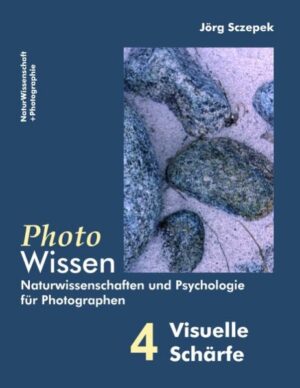 Honighäuschen (Bonn) - Luck favours the prepared mind hat der Photograph Galen Rowell einmal geschrieben und genau darum geht es hier: bessere Bilder durch das Verständnis der grundlegenden physiologischen, psychologischen und technischen Voraussetzungen. Dieser vierte Band der Reihe PhotoWissen widmet sich dem Komplex der visuellen Schärfe.Was ist visuelle Schärfe?Wieso sind Auflösungsvermögen und Kantenschärfe entscheiden für unseren Schärfeeindruck?Von welche Faktoren hängt das Auflösungsvermögen des visuellen Systems ab?Welche optischen Grundlagen bestimmen über die Abbildungsschärfe?Was ist Schärfentiefe und wie verhält sie sich im Hinblick auf die verschiedenen photographischen Stellschrauben?Wie beziffiert sich das Auflösungsvermögen der photographischen Komponenten und des Bildes?Wie können wir unseren Aufnahmen zu größerer Kantenschärfe verhelfen?Die Serie PhotoWissen schafft Einsteigern durch die Verknüpfung der verschiedenen photographisch bedeutsamen Themenfelder eine solide Basis. Fortgeschrittene profitieren durch die Erläuterung von Fragen, die viele andere Sachbücher ausklammern. 17x22 cm, 156 Seiten, 44 SW-Abb., 21 Farb-Abb.