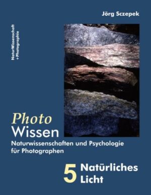 Honighäuschen (Bonn) - Luck favours the prepared mind hat der Photograph Galen Rowell einmal geschrieben und genau darum geht es hier: bessere Bilder durch das Verständnis der grundlegenden physiologischen, psychologischen und technischen Voraussetzungen. Dieser fünfte Band der Reihe PhotoWissen befaßt sich mit dem Licht, dem elementaren Bestandteil der Photographie. Was ist Licht?Wie können wir es beschreiben und erzeugen?Wie ist die Beziehung zur Sonne, unserer Hauptlichtspenderin, beschaffen?Worauf basieren die photographisch bedeutsamen Lichtphänomene in der Atmosphäre?Was müssen wir beachten, um den Mond als Motiv ins Bild zu setzen oder als Lichtspender zu nutzen?Wie können wir die Sterne photographisch abbilden?Wie können wir die astronomischen Gegebenheiten für das beste Licht arbeiten lassen?Die Serie PhotoWissen schafft Einsteigern durch die Verknüpfung der verschiedenen photographisch bedeutsamen Themenfelder eine solide Basis. Fortgeschrittene profitieren durch die Erläuterung von Fragen, die viele andere Sachbücher ausklammern. 17x22 cm, 120 Seiten, 40 SW-Abb., 20 Farb-Abb.