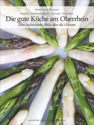 Wo erlebt man grenzübergreifende Freundschaft am intensivsten, wo wird die oberrheinische Lebenskunst spürbar? Wenn man gemeinsam am Esstisch sitzt, bei einem interessanten Gespräch und einem Glas elsässischen oder badischen Weins. Und so hat das elsässisch-badische Duo Pascal Schweitzer und Hubert Matt-Willmatt das Rheintal durchstreift auf der Suche nach kulinarischen »Grenzgängern«, Persönlichkeiten, deren Leidenschaft für Gaumenfreuden zu einer engen Verbundenheit mit dem Landesnachbarn geführt hat. Hotel- und Restaurantbesitzer, Sterneköche und Herbergsväter: Sie alle haben ihre persönliche Geschichte erzählt, haben ihre Küchentüre und ihr Herz für dieses gastronomische Reisetagebuch geöffnet. Das Ergebnis ist ein lebendiges Porträt der regionalen gastronomischen Kultur - und ein Kochbuch der besonderen Art: Im 70. Jahr der deutsch-französischen Freundschaft präsentieren die Autoren 70 elsässisch-badische Lieblingsrezepte, darunter von den Küchenchefs neu interpretierte Spezialitäten. Das Buch ist liebevoll gestaltet von Laurent Seminel, der gemeinsam mit dem Fotografen Heinz Linke die Fotos beigesteuert hat, und übersetzt von Irène Kuhn.