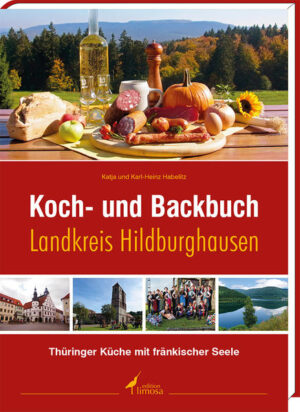 Mehr als nur Tütensuppe ... 1870 erfand Rudolf Scheller in Hildburghausen die Tütensuppe. Der Landkreis hat kulinarisch jedoch eine Menge mehr zu bieten! Rund 120 Rezepte ergeben einen Querschnitt aus der thüringisch-fränkischen Küche: von Suppen und Salaten über Hauptgerichte sowie süßem und herzhaftem Backwerk bis hin zu den schmackhaften Kartoffelgerichten und leckeren Klößen, für die die Region bekannt ist. Erzählungen von früheren Zeiten, bemerkenswerte und amüsante Geschichten bieten Lesestoff für Zwischendurch. Und die vielen Fotos aus der Region sagen dazu mehr als tausend Worte. Der Landkreis Hildburghausen gehört sowohl sprachlich als auch kulinarisch zu Franken. Die Küche ist deftig und kalorienreich. Die Menschen lieben ihre Bratwurst vom Grill und man feiert gern Schlacht- und Backhausfeste - besonders im landwirtschaftlich geprägten Unterland. Im Oberen Waldgebiet dagegen lebte die Bevölkerung unter kargen Bedingungen. So wurde die Kartoffel Hauptnahrungsmittel und Thüringer Klöße sollten sogar schon Weltkulturerbe werden! Das Autorenteam hat bei vielen Begegnungen im Landkreis alte Familienrezepte erhalten. Doch es sind auch aktuelle Rezepte im Kochbuch, die Karl-Heinz Habelitz, ein waschechter Oberfranke aus Coburg, modernisiert oder ganz neu kreiert hat. Die Autoren durften in liebevoll eingerichteten Heimatstuben stöbern und fotografieren. Handgeschriebene, historische Kochbücher wurden durchgeblättert und mündlich übertragene Rezepte gesammelt. Manchmal war es nicht ganz einfach, die genauen Mengenangaben für ein Rezept herauszufinden, denn die fränkische Hausfrau kocht nach Gefühl ...