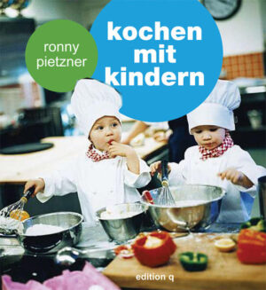 Kinder mögen nur Pommes und Nudeln? Von wegen! Meisterkoch Ronny Pietzner weiß aus eigener Erfahrung, wie man kleine und große Schleckermäuler in das Geschehen am heimischen Herd einbeziehen kann. Und wenn man selbst geholfen hat, schmecken sogar gesunde Mahlzeiten. Das Buch enthält ca. 180 Rezeptideen, die Eltern (oder Großeltern) mit Kindern im Alter von 6 bis 12 Jahren gemeinsam nachkochen können. Die Rezepte sind in verschiedenen Schwierigkeitsstufen aufgeführt und werden kindgerecht und übersichtlich präsentiert. So wird Kochen zum Spaß für die ganze Familie! Kinder mögen nur Pommes und Nudeln? Von wegen! Meisterkoch Ronny Pietzner weiß aus eigener Erfahrung, wie man kleine und große Schleckermäuler in das Geschehen am heimischen Herd einbeziehen kann. Und wenn man selbst geholfen hat, schmecken sogar gesunde Mahlzeiten. Das Buch enthält ca. 180 Rezeptideen, die Eltern (oder Großeltern) mit Kindern im Alter von 6 bis 12 Jahren gemeinsam nachkochen können. Die Rezepte sind in verschiedenen Schwierigkeitsstufen aufgeführt und werden kindgerecht und übersichtlich präsentiert. So wird Kochen zum Spaß für die ganze Familie!