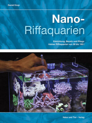Honighäuschen (Bonn) - Nano-Riffaquarien sind faszinierende Miniaturbiotope, die spannende Beobachtungen ihrer kleinen Bewohner ermöglichen. Dieser für die 5. Auflage komplett überarbeitete und inhaltlich erweiterte Ratgeber vermittelt in Theorie und Praxis das nötige Wissen, um ein Nano-Riffaquarium von 30-150 Liter erfolgreich zu betreiben. Nano-Riffaquarien - führt ein in die Riffaquaristik - stellt Nano-Aquarientechnik vor - vermittelt aquarienchemisches Grundwissen - stellt geeignete Korallen, Weichtiere, Krebse und Fische in Wort und Bild vor - begleitet Sie bei Planung, Einrichtung und Pflege eines Nanobeckens