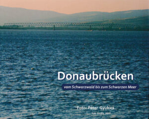 Dieses einzigartige Buch über den längsten Fluss Europas beinhaltet alle 342 Donaubrücken mit 962 Fotos. Es enthält viele Informationen über Lage