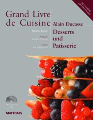 Mit „Desserts und Patisserie“ führt der weltbekannte „9-Sterne-Koch“ Alain Ducasse seine Reihe „Grand livre de Cuisine“ fort. Auf 584 Seiten mit über 250 köstlichen Dessertrezepten beweist Alain Ducasse auch in seinen süßen Kreationen eine große Vielseitigkeit. Von einfachen Rhabarber-Erdbeertörtchen oder Erdnusskeksen über exotische Mangohälften mit Sorbet oder Kokosnusseis in einer Schokokugel bis hin zu raffiniertem Lakritzmousse in marmorierten Guanaja-Schokoladenförmchen oder auch Erdbeertürmchen mit Thymiansauce und Honigeis - dieses Buch hat für jeden Geschmack und Anspruch etwas zu bieten. Allein die 50 verschiedenen Petit Fours-Varianten, mit denen der jüngst vom SPIEGEL als „Global Player der Haute Cuisine“ bezeichnete Ducasse aufwartet, sind eine Sünde wert. Rezepte aus aller Welt machen aus „Desserts und Patisserie“ eine wahre Ideenfundgrube für den Abschluss eines perfekten Essens. Bei aller Raffinesse hält sich Alain Ducasse an solide Grundlagen und exzellente Technik als Basis seiner Arbeit, mit dem Anspruch diese stets zu verbessern und zu verfeinern. Wie man es von ihm kennt, legt er höchsten Wert auf die Qualität seiner Zutaten