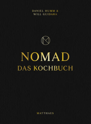 Der Schweizer Spitzenkoch Daniel Humm gewährt ganz persönliche Einblicke in eines der kreativsten Fine Dining-Restaurants der USA. Das Buch enthält 160 innovative und fein abgestimmte Rezepte in Hochglanz-Optik. Das Buch „NOMAD“ richtet sich an das internationale Publikum. Daniel Humm versteht es, einfache aber sehr hochwertige Zutaten einzusetzen. Er schafft es, seine Produkte immer wieder aufs Neue sehr kreativ als auch detailverliebt in Szene zu setzen. Daniel Humm kreiert seine Gerichte auf eigene Art und Weise und zeigt so ein technisch anspruchsvoll verarbeitetes Buch. Die größte Überraschung erwartet den Leser im Inneren des Buches: eingebaut im hinteren Teil versteckt sich das NOMAD- Cocktailbuch, das die Geheimrezepte einer der hippsten Bars New Yorks verrät -fast so, wie man zu Zeiten der Prohibition den Alkohol in den Büchern geschmuggelt hat. -NOMAD steht für North Madison, die angesagteste Adresse New Yorks -Die neue Zusammenarbeit der Autoren des Bestsellers „Eleven Madison Park“ -Zusätzlich zum Kochbuch gibt es im hinteren Teil ein Cocktailbuch mit den Rezepten der legendären NOMAD-Bar -Innovative und fein abgestimmte Rezepte in Hochglanz-Optik