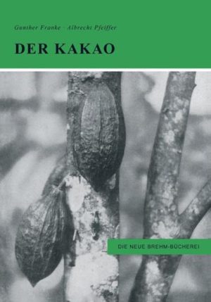 Honighäuschen (Bonn) - Kolumbus brachte die ersten Nachrichten über den Kakao nach Europa, aber schon lange vorher hatten Indianer in Südamerika sowie Mayas und Azteken in Mexiko den Nährwert und die anregende Wirkung der Kakaobohnen erkannt. Bis ins 20. Jahrhundert blieb Südamerika der wichtigste Weltproduzent an Kakao. Danach verlagerte sich der Schwerpunkt des Anbaues nach West- und Zentralafrika, wo er im tropischen Regenwald die klimatisch günstigsten Bedingungen fand. Züchtung und Pflege der Kakaopflanzen werden von den Verfassern ausführlich dargelegt. Wir lernen alle notwendigen Arbeiten kennen, von der Vorbereitung und Düngung des Bodens, der Anzucht durch Samen und Stecklinge, der Bekämpfung der zahlreichen Krankheiten und Schädlinge, von denen die Pflanzen befallen werden, bis zur Ernte und Aufbereitung der Früchte und der Verwertung der Kakaobohnen. Darüber hinaus wird den Problemen, die der Kakao als bedeutendes Objekt der Weltwirtschaft in der Alten und Neuen Welt seit über einem Jahrhundert ausgelöst hat, ein breiter Raum gewidmet. Die Kakaohandelspolitik wurde bis in die Mitte des 20. Jahrhunderts von Monopolgesellschaften beherrscht. Durch die Unabhängigkeitsbestrebungen der Völker Afrikas und Lateinamerikas wird die Kakaoproduktion eine neue Basis erhielt.