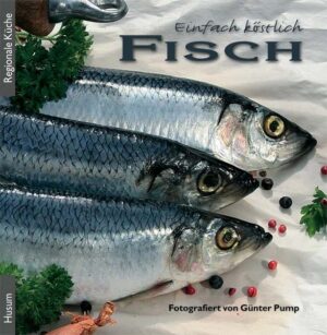 Fangfrischer Fisch, schonend zubereitet, ist ein Genuss - und außerdem gesund! Reich an Vitaminen, Jod, Spurenelementen und den lebenswichtigen Omega-3-Fettsäuren ist er ein leckerer Fitmacher und unverzichtbar für eine ausgewogene Ernährung. Ob pikant und herzhaft oder zart und leicht, ob geräuchert, gebraten oder mariniert - an Variantenreichtum und Zubereitungsarten ist Fisch kaum zu übertreffen. Wer Fisch in allen seinen Facetten genießen möchte, wird in dem neuen Kochbuch von Günter Pump fündig. Viele köstliche und einfach zuzubereitende Rezepte für zahlreiche Fischarten aus Nord- und Ostsee, aus Flüssen und Seen bietet die Rezeptsammlung in handlichem Format. Sie enthält Fischgerichte von A wie „Aal blau“ bis Z wie „Zander auf Sauerkraut“, von dem traditionell-deftigen Bismarckhering bis zum luxuriösen Hummergericht, ergänzt jeweils mit Vorschlägen für passende Beilagen und appetitanregend fotografiert. Hier kommen Fischgenießer ins Schwärmen!