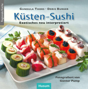 Dieses kompakte Kochbuch mit zahlreichen Farbfotos von Günter Pump interpretiert das traditionelle japanische Sushi neu: mit einheimischem Gemüse, Obst, Fisch und Kräutern. Das Küsten-Sushi ist gesund und leicht zuzubereiten. Weil für die nordischen Häppchen zumeist geräucherter und marinierter Fisch verwendet wird, sind sie auch für Leute, die keinen rohen Fisch mögen, geradezu ideal. Die versierte Hobby-Köchin Gundula Thors, Erfinderin des Küsten-Sushi, und die Autorin Doris Burger haben eine breite Auswahl an leckeren und dekorativen Sushi-Ideen zusammengestellt: von Appetithäppchen und Sushi pur über Suppen, Snacks und Salate bis hin zur kalten Platte. Darüber hinaus geben sie Anregungen für die Verwertung von Resten, die bei der Zubereitung übrig bleiben. "Küsten-Sushi" ist erhältlich im Online-Buchshop Honighäuschen.