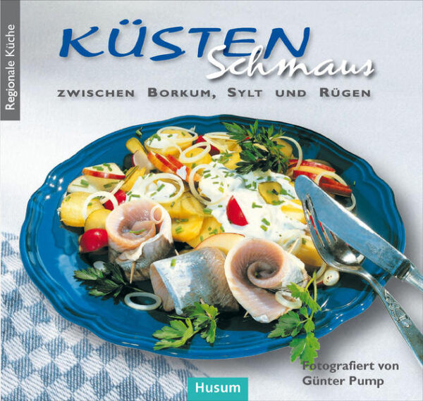 Die Küstenregionen an Nord- und Ostsee haben kulinarisch viel zu bieten. Fisch und Meeresfrüchte sind hier unvergleichlich gut und gehören selbstverständlich zu den absoluten Highlights. Doch auch Suppen und Eintöpfe, Fleischgerichte und Mehlspeisen der norddeutschen Küstenküche haben das Potenzial, zu echten Lieblingsgerichten zu werden. Günter Pump hat die besten der typisch norddeutschen Rezepte zusammengestellt und mit appetitanregenden Fotos versehen, die Lust auf mehr machen. Jede Region hat dabei „ihre“ Besonderheiten, die es auszuprobieren gilt: Ob Ostfriesische Lammkoteletts, Föhrer Muscheltopf, Dithmarscher Mehlbeutel, Lübecker National, Hamburger Aalsuppe, Stralsunder Bismarckheringe oder Rügener Kliebensuppe - die Spezialitäten von Waterkant und Hinterland sind oft unkompliziert und immer lecker.