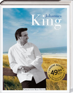 Johannes King - 2 Michelin-Sterne und 17 Gault Millau-Punkte - hegt eine Vorliebe für alles, was das Meer zu bieten hat. Kein Wunder, liegt doch sein Söl'ring Hof direkt an den Dünen von Rantum auf Sylt. Johannes King kreiert aus regionaltypischen und saisonalen Zutaten seine 'Sylt Haute Cuisine mit einer Prise Meer'. Seine besten Rezepte stellt er nun in seinem ersten Buch, einem Genussbuch für alle Sinne vor. In vier Kapiteln präsentiert er nicht nur seine Geschmacksvisionen und seine kulinarische Kreativität, sondern daneben auch typische Sylter Produkte, die seiner Küche ihren Charakter verleiht. Die weltberühmten Sylter Royal Auster und die zahlreichen Fische, die würzigen Wiesenkräuter, das Salzwiesenlamm, der wunderbare Käse oder die Morsumer Kartoffeln - ein ungewöhnliches Netzwerk aus Freunden versorgt Johannes King mit besten Zutaten: Die Fische fischt die Freiwillige Feuerwehr, die Austern erntet Leo, die Kräuter pflückt Frau Schierz, den nordfriesischen Käse liefert Frau Dethlefs. Gemeinsam mit Johannes King teilen sie die Liebe zur Insel, zu Natur und natürlichen Produkten. und die Leidenschaft für das, was sie tun.