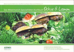 Begeben Sie sich auf eine kulinarische Reise durch die Wesermarsch! Meisterliche Berufs- und Hobbyköche weihen Sie in die Geheimnisse der Gourmetfreuden ein, die Weideochse und Deichlamm aus einer der schönsten Grünlandregionen Deutschlands Genießern bescheren. In wunderschön fotografierten Rezeptbildern zeigt Ihnen das außergewöhnlich gestaltete Wesermarsch-Spezialitäten-Kochbuch die gesamte kulinarische Vielfalt regionaler Ochsen- und Lammfleischgerichte.