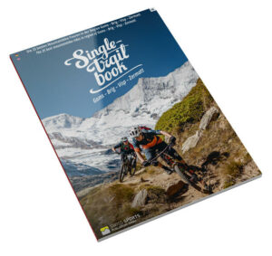 Das «Singletrail Book Goms  Brig  Visp  Zermatt» enthält die 25 besten Mountainbike-Touren im Oberwallis. Sie sind detailliert aufbereitet und mit der integrierten Karte gut nachzufahren. Ride-Abonnenten können dank dem Webcode zudem auch die passenden GPX-Tracks beziehen. Das gesamte Buch ist zweisprachig in Deutsch und Englisch aufgebaut. Zu den 25 besten Mountainbike-Touren der Region Goms  Brig  Visp  Zermatt gehören Klassiker wie der Saflischpass