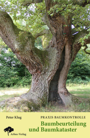 Bäume und Menschen leben in einem engen Geflecht miteinander. Menschen stellen Ansprüche an Bäume: Sie sollen bereichern und schön sein. Von ihnen darf aber keine Gefahr ausgehen. Bei Baumkontrollen sollen tatsächliche Risiken erkannt, beseitigt und unnötige Fällungen vermieden werden. Dieses Buch zeigt, welche Überlebensstrategien Bäume selbst entwickelt haben. Aufbauend auf einem einfachen, auf langjährige Erfahrung basierten Formular zur Baumkontrolle werden die an Bäumen vorhandenen Symptome und Schadmerkmale erklärt. Diese werden mit Hilfe von über 390 Fotos und Skizzen verdeutlicht. In Text und Bild wird geschildert, wie sich Schäden an Bäumen auf die Sicherheit, die Vitalität oder die Lebenserwartung auswirken können. Baumkontrolleure und Baumpfleger bekommen damit ein anschauliches und umfangreiches Handbuch, in dem sie nicht nur die Grundlagen der Baumkontrolle finden, sondern auch zahlreiche Beispiele zum Erkennen und Beurteilen von Schäden. Das Buch ist aus jahrelanger Praxiserfahrung entstanden und für die Verwendung in der Praxis.