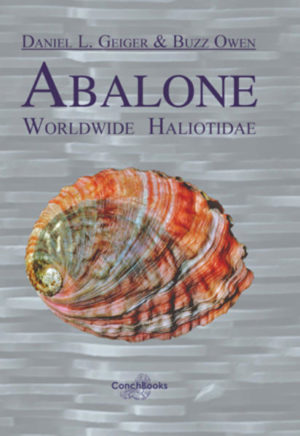 Honighäuschen (Bonn) - This volume provides a thorough introduction to the history, systematic, classification, biology, fisheries, and cultural use of abalone. The emphasis is on diversity, illustrating all known abalone taxa. Multiple shells of even the rarest species and hybrids are shown, along with many images of live animals. One species and two subspecies new to science are described.