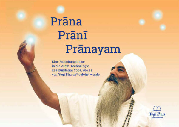 Honighäuschen (Bonn) - Pr?na, Pr?n?, Pr?nayam - Yogi Bhajan (DEUTSCHE AUSGABE) Atemtechniken des Kundalini Yoga nach Yogi Bhajan Pr?na, Pr?n?, Pr?nayam fasst viele wichtige Kundalini Yoga-Atemtechniken in einer großartigen Sammlung von Übungen, Kriyas, Vorträgen und Zitaten zusammen, die Yogi Bhajan im Laufe seiner 35-jährigen Lehrzeit im Westen unterrichtete. Dieses einzigartige Yoga-Atem-Buch kann uns helfen, zu verstehen, wer wir in diesem Universum aus Pr?na wirklich sind. In den ersten Jahren unseres Lebens lernen wir, wie man in einem physischen Körper und in einer materiellen Umgebung zurechtkommt. Irgendwann kommt jedoch der Zeitpunkt, an dem wir unseren Geist und unsere energetische Natur verstehen und wieder in Besitz nehmen müssen. Wir müssen uns selbst grundsätzlich als Pr?n? begreifen, als Geschöpfe, die von Pr?na leben, der elementaren Lebensenergie des Universums. Pr?na, Pr?n?, Pr?nayam bietet die Werkzeuge, um diese Veränderung vollziehen und das Verständnis unseres Energiebauplans erweitern zu können. Alle Meditationen und Übungen stammen aus dem Kundalini Yoga, wie es von Yogi Bhajan unterrichtet wurde. Hilfreiche ergänzende Informationen finden sich als yogische Kommentare. KRI-zertifiziert: geprüft auf Authentizität und Korrektheit. «Wir müssen lernen, auf unseren Atem zu meditieren. Der Atem ist Gott in uns. Der Atem ist das Leben in uns. Der Atem ist wir.» - Yogi Bhajan